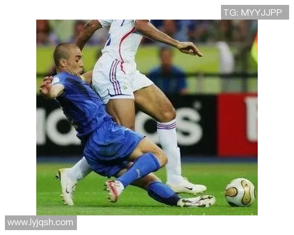 右脚踢出传奇足球明星们的精彩瞬间与不凡成就